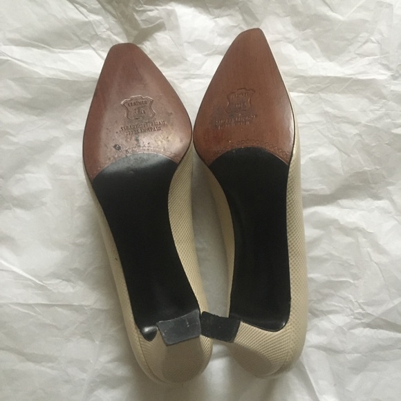 Stuart Weitzman | Vintage Pumps - Picture 9 of 12